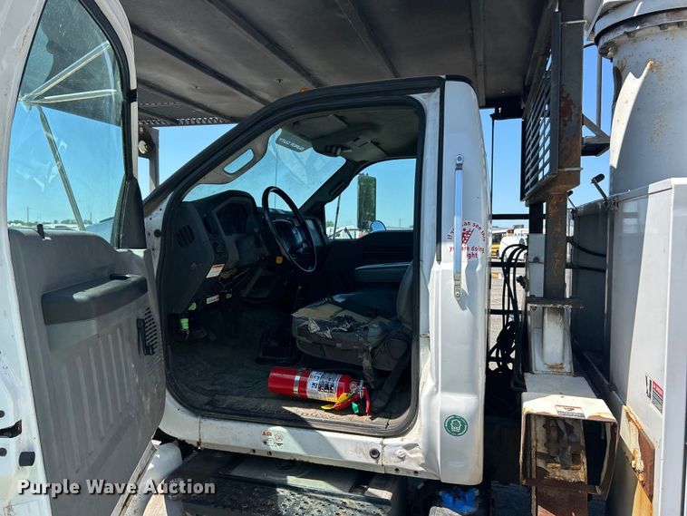 image for item YA2822 2015 Ford F750 Super Duty forestry bucket truck