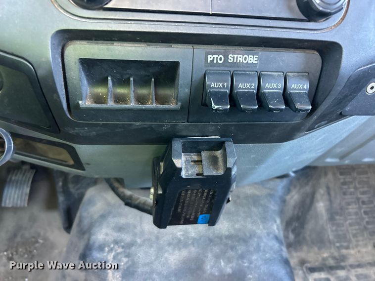 image for item YA2822 2015 Ford F750 Super Duty forestry bucket truck