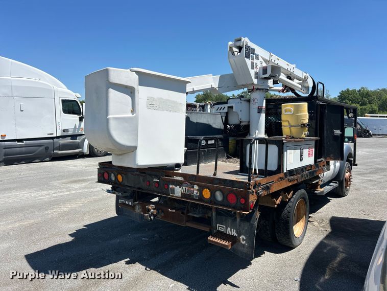 image for item YA2832 2016 Ford F550 Super Duty bucket truck