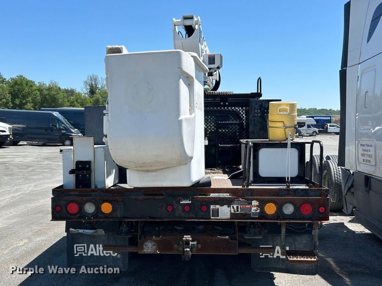 image for item YA2832 2016 Ford F550 Super Duty bucket truck