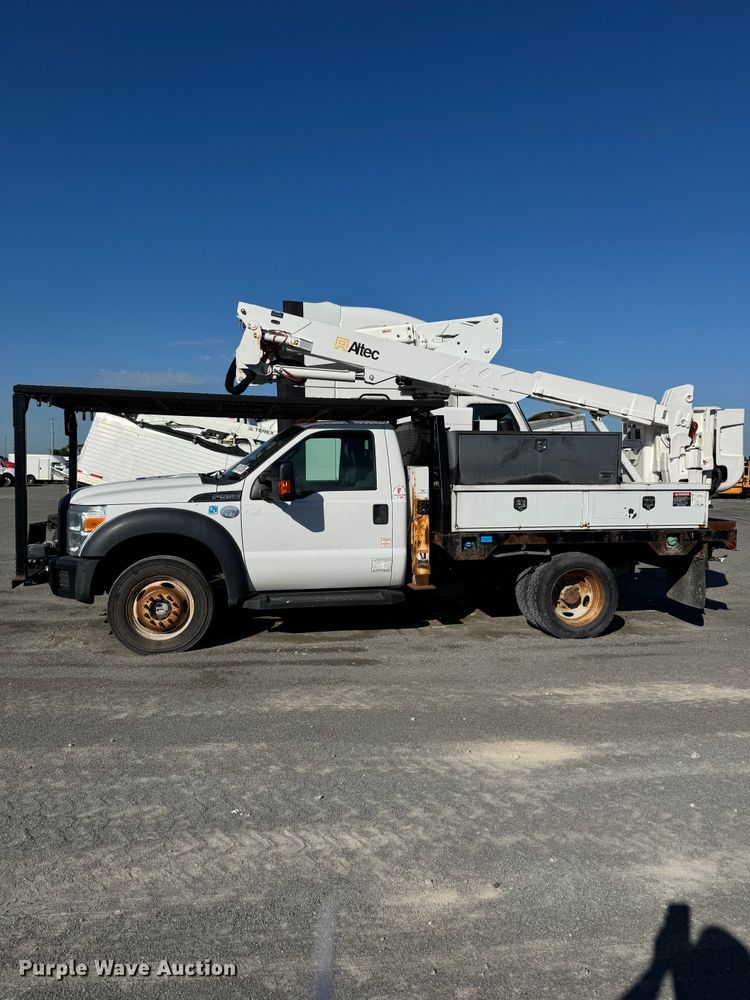 image for item YA2832 2016 Ford F550 Super Duty bucket truck