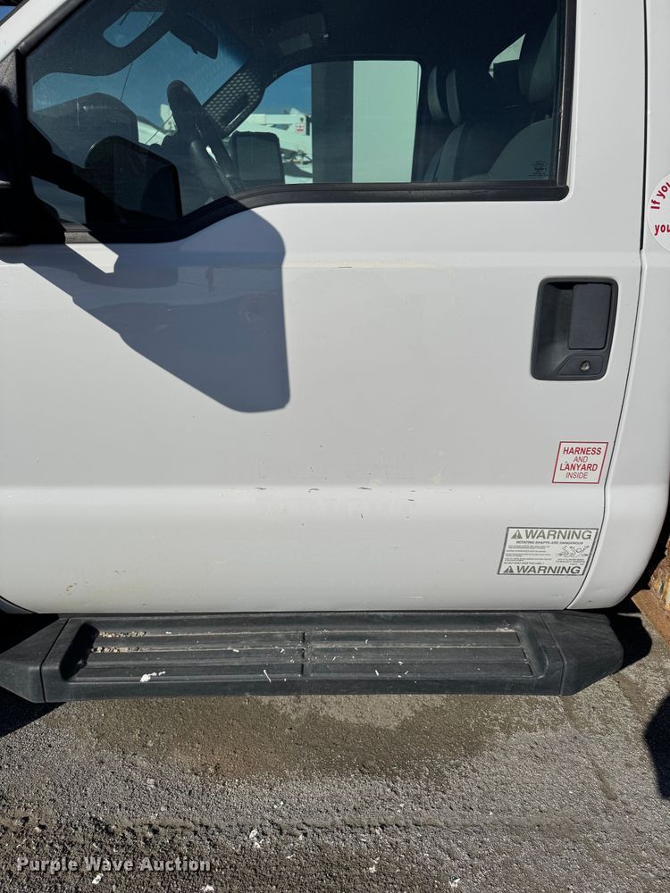 image for item YA2832 2016 Ford F550 Super Duty bucket truck