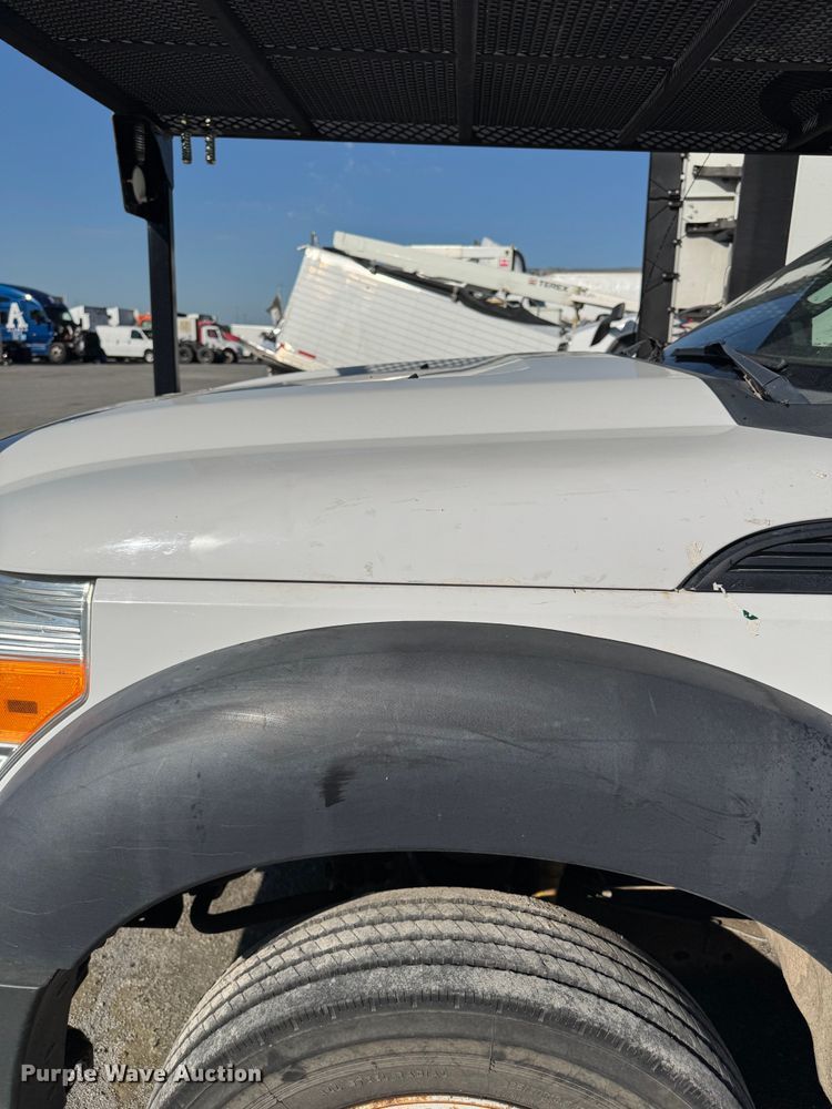 image for item YA2832 2016 Ford F550 Super Duty bucket truck