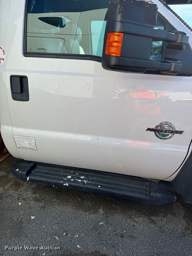 image for item YA2832 2016 Ford F550 Super Duty bucket truck