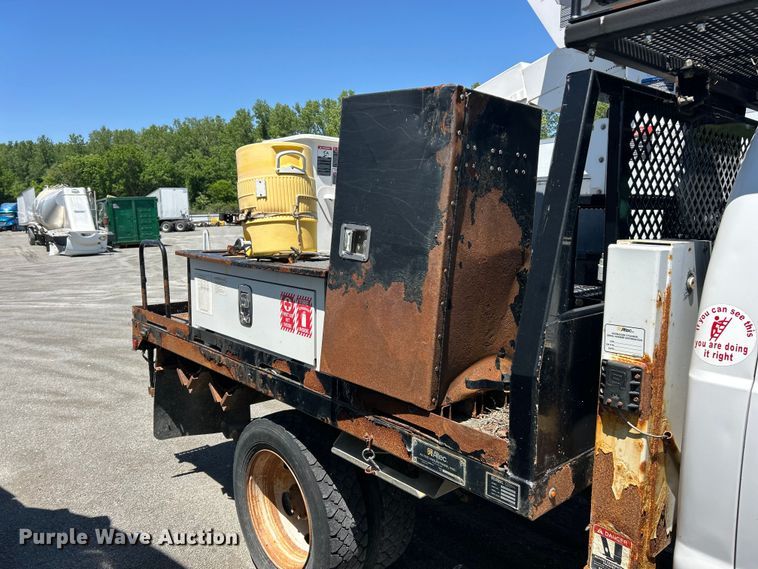 image for item YA2832 2016 Ford F550 Super Duty bucket truck
