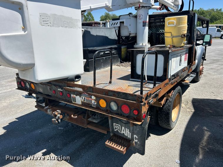 image for item YA2832 2016 Ford F550 Super Duty bucket truck