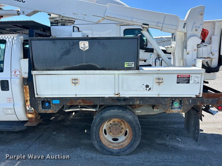 image for item YA2832 2016 Ford F550 Super Duty bucket truck