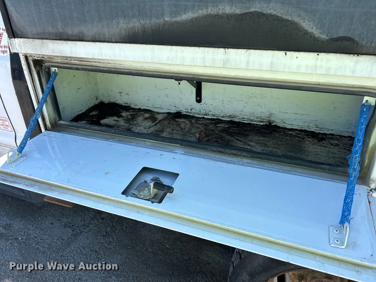 image for item YA2832 2016 Ford F550 Super Duty bucket truck