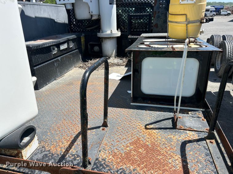 image for item YA2832 2016 Ford F550 Super Duty bucket truck