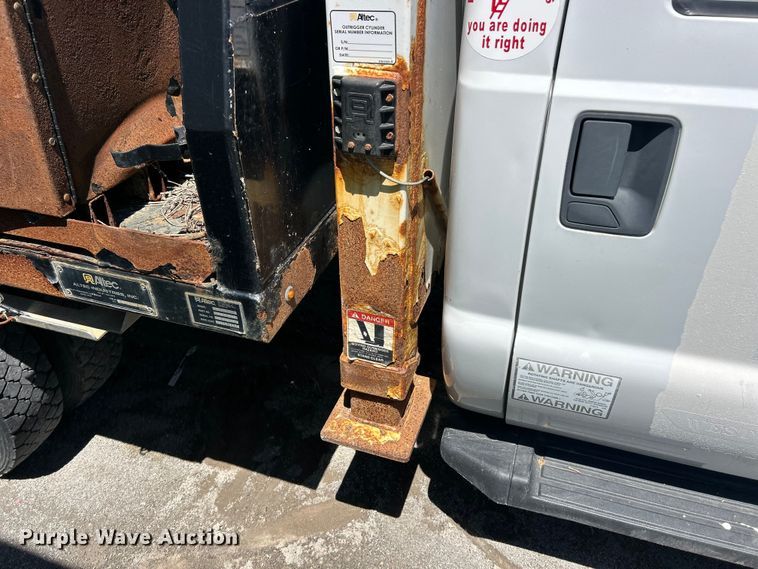 image for item YA2832 2016 Ford F550 Super Duty bucket truck