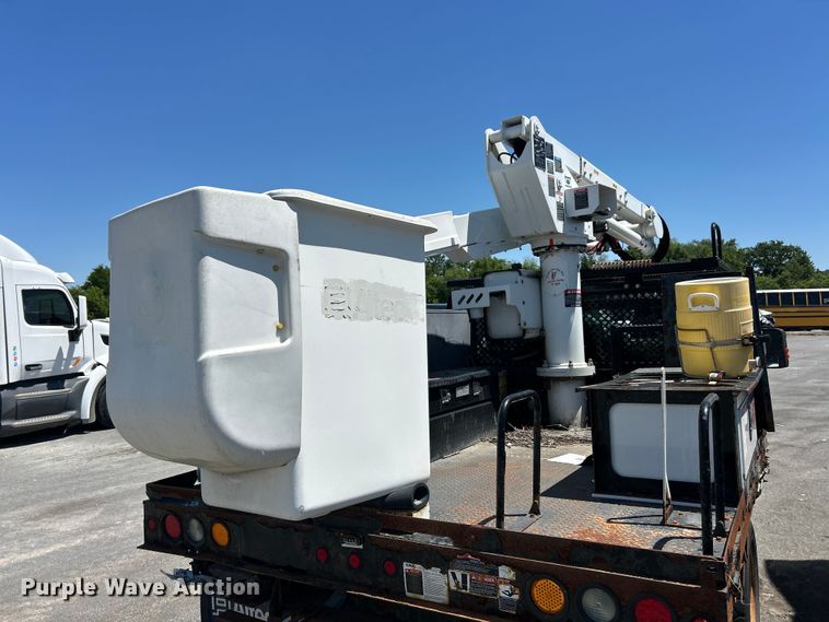 image for item YA2832 2016 Ford F550 Super Duty bucket truck