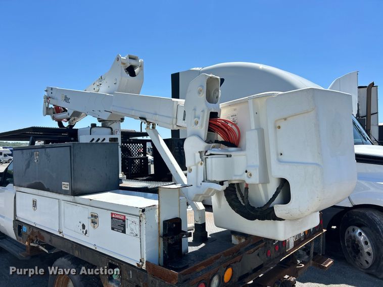 image for item YA2832 2016 Ford F550 Super Duty bucket truck