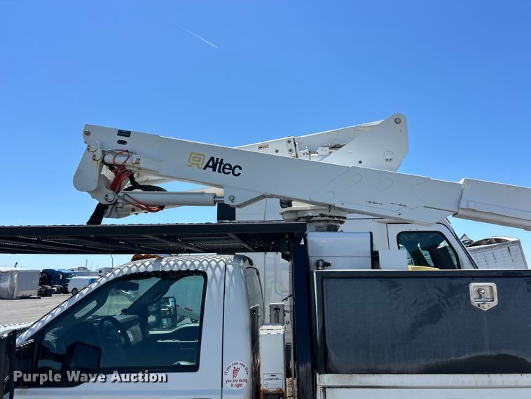 image for item YA2832 2016 Ford F550 Super Duty bucket truck