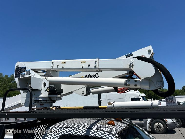 image for item YA2832 2016 Ford F550 Super Duty bucket truck