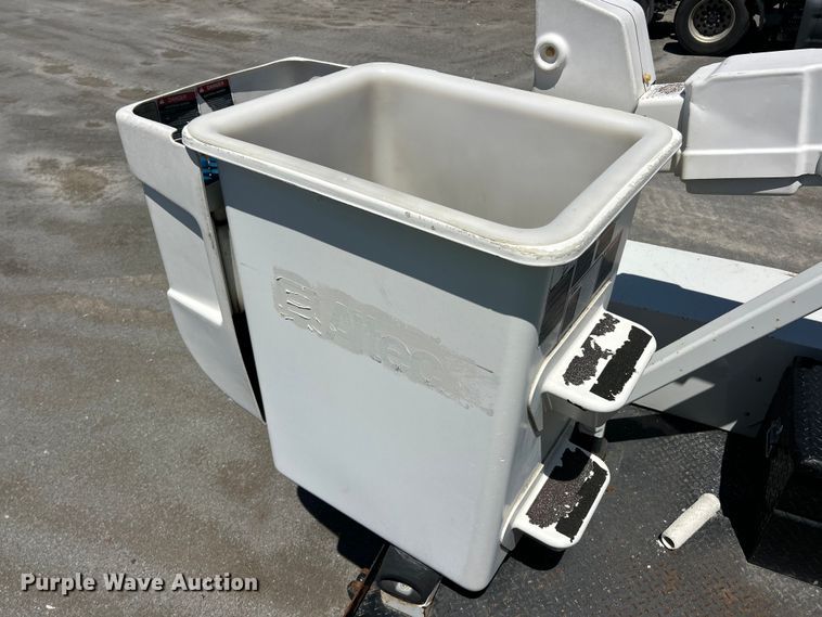 image for item YA2832 2016 Ford F550 Super Duty bucket truck