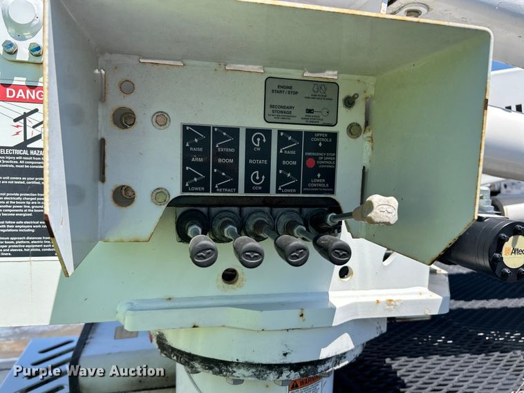 image for item YA2832 2016 Ford F550 Super Duty bucket truck