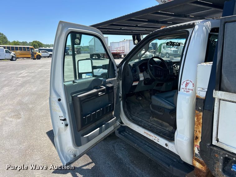 image for item YA2832 2016 Ford F550 Super Duty bucket truck