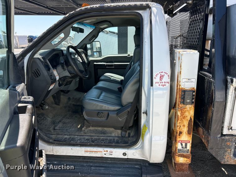 image for item YA2832 2016 Ford F550 Super Duty bucket truck