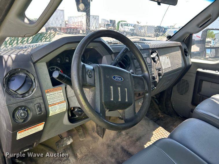 image for item YA2832 2016 Ford F550 Super Duty bucket truck