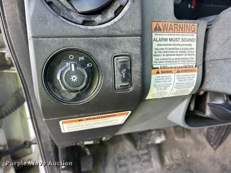 image for item YA2832 2016 Ford F550 Super Duty bucket truck