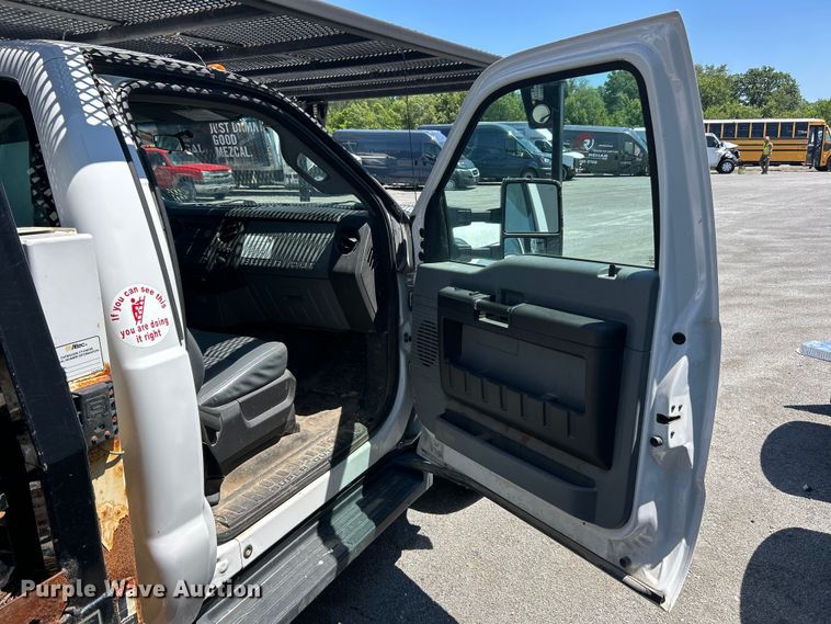 image for item YA2832 2016 Ford F550 Super Duty bucket truck