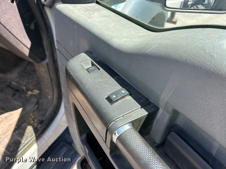 image for item YA2832 2016 Ford F550 Super Duty bucket truck