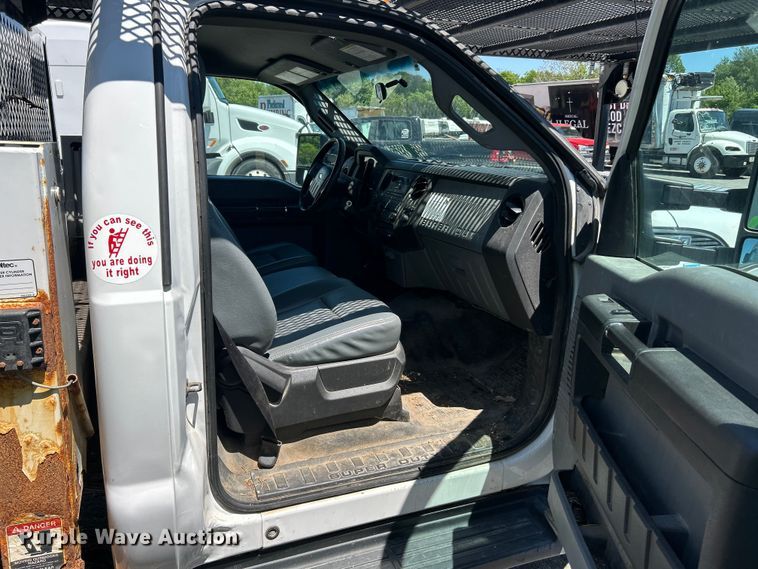image for item YA2832 2016 Ford F550 Super Duty bucket truck