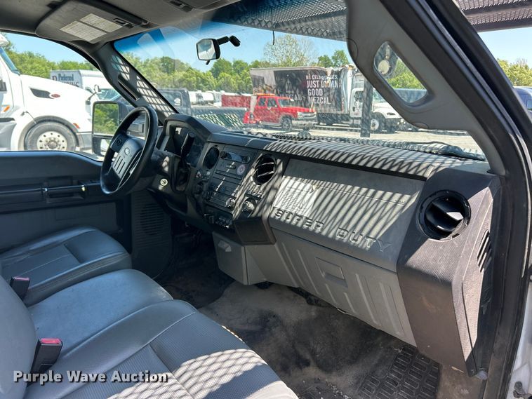 image for item YA2832 2016 Ford F550 Super Duty bucket truck
