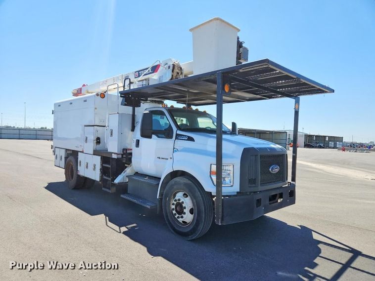 image for item YA2834 2017 Ford F750 Super Duty forestry bucket truck