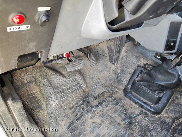 image for item YA2834 2017 Ford F750 Super Duty forestry bucket truck