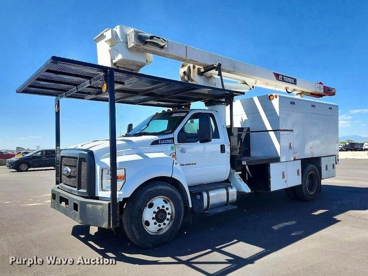 image for item YA2835 2017 Ford F750 Super Duty forestry bucket truck