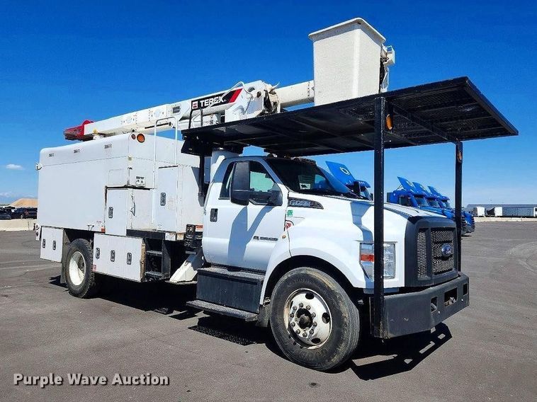 image for item YA2835 2017 Ford F750 Super Duty forestry bucket truck