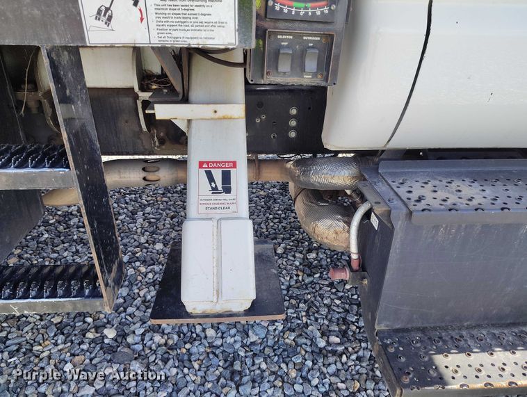 image for item YA2835 2017 Ford F750 Super Duty forestry bucket truck