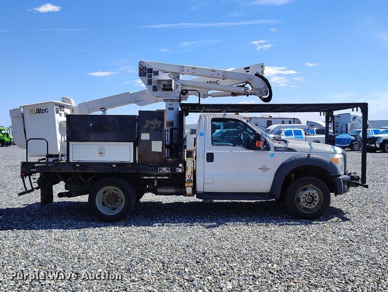 image for item YA2837 2016 Ford F550 Super Duty bucket truck