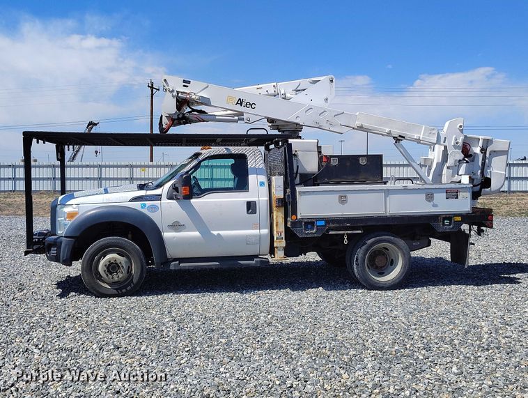 image for item YA2837 2016 Ford F550 Super Duty bucket truck