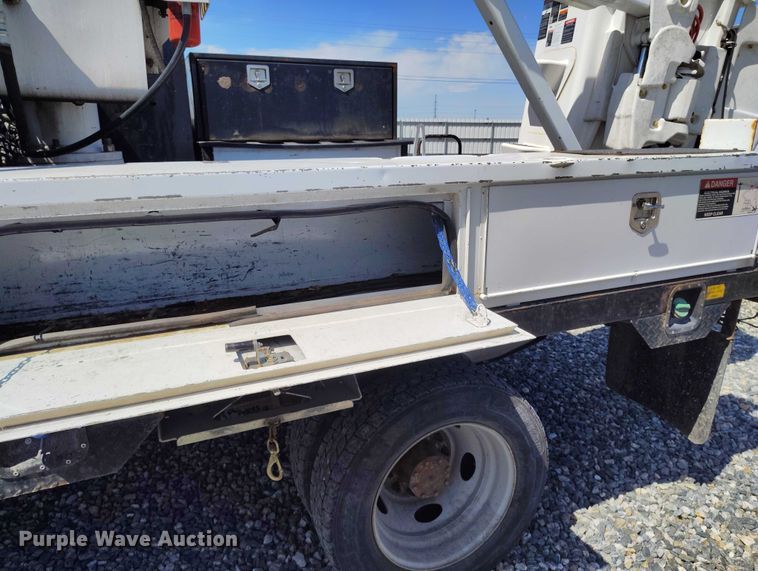 image for item YA2837 2016 Ford F550 Super Duty bucket truck