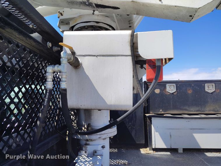 image for item YA2837 2016 Ford F550 Super Duty bucket truck