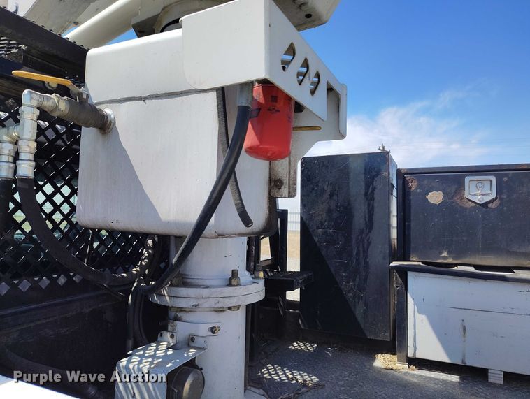image for item YA2837 2016 Ford F550 Super Duty bucket truck