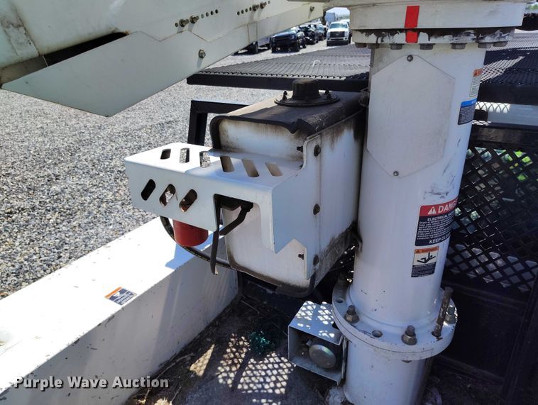 image for item YA2837 2016 Ford F550 Super Duty bucket truck