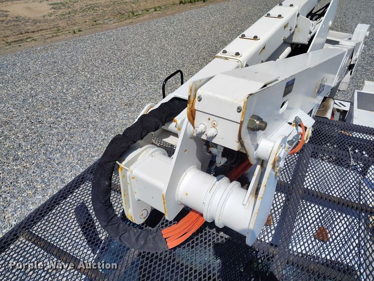 image for item YA2837 2016 Ford F550 Super Duty bucket truck