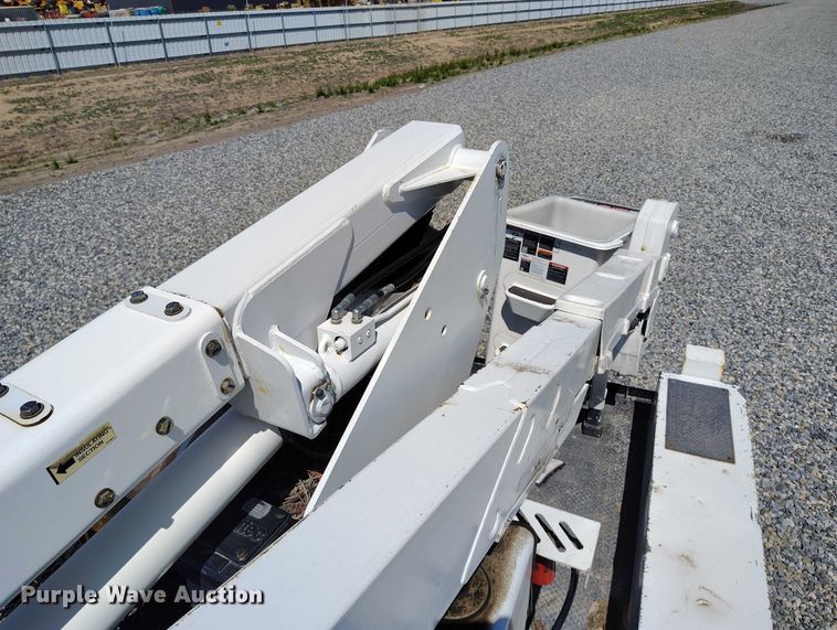 image for item YA2837 2016 Ford F550 Super Duty bucket truck