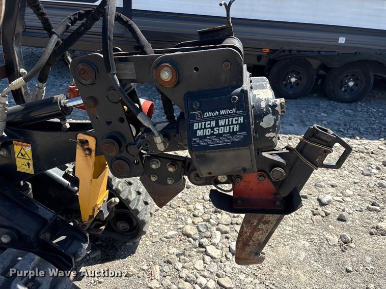image for item YA3052 2015 Ditch Witch R300 cable plow