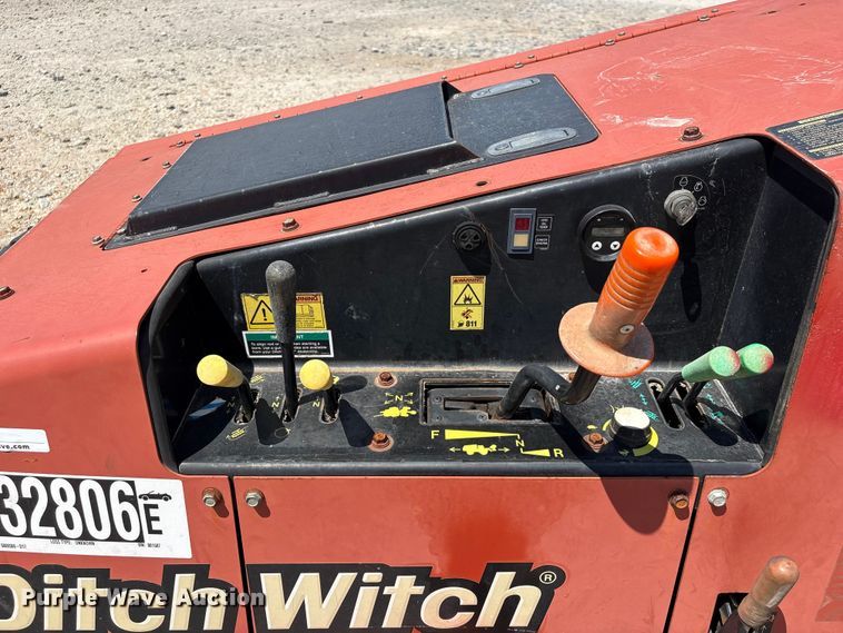 image for item YA3053 2017 Ditch Witch 410SX trencher