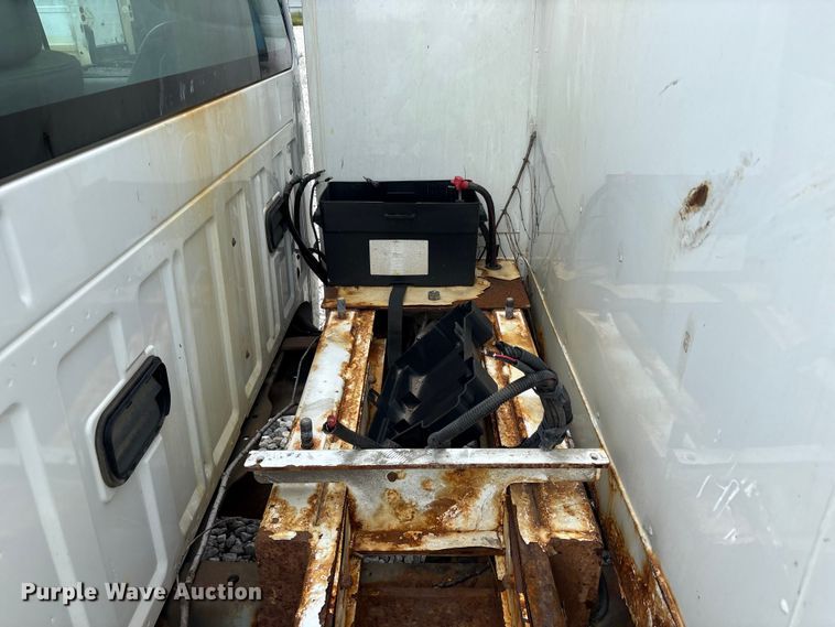 image for item YA3112 2013 Ford F450 Super Duty  utility / service truck