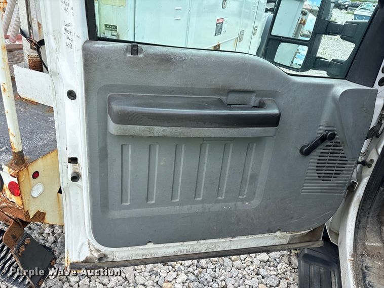 image for item YA3112 2013 Ford F450 Super Duty  utility / service truck