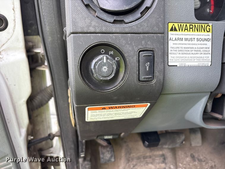 image for item YA3112 2013 Ford F450 Super Duty  utility / service truck