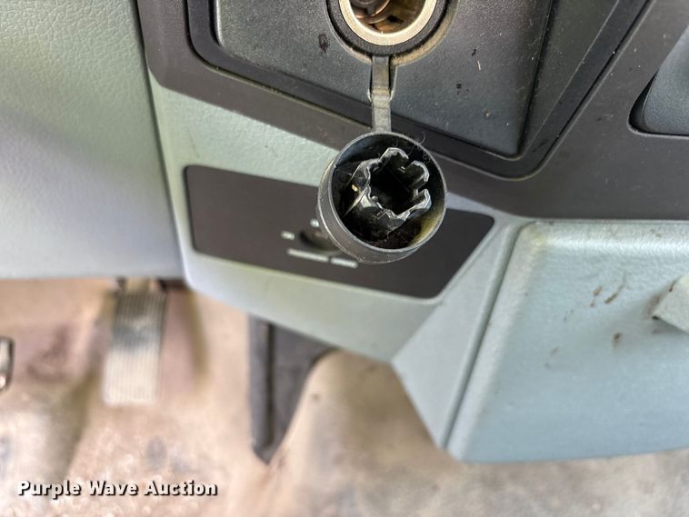 image for item YA3112 2013 Ford F450 Super Duty  utility / service truck
