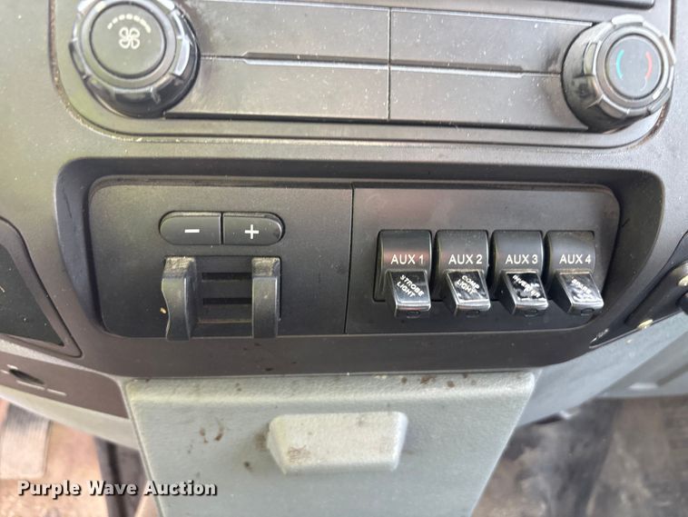 image for item YA3112 2013 Ford F450 Super Duty  utility / service truck