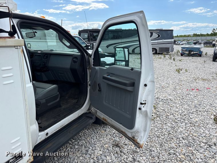 image for item YA3112 2013 Ford F450 Super Duty  utility / service truck