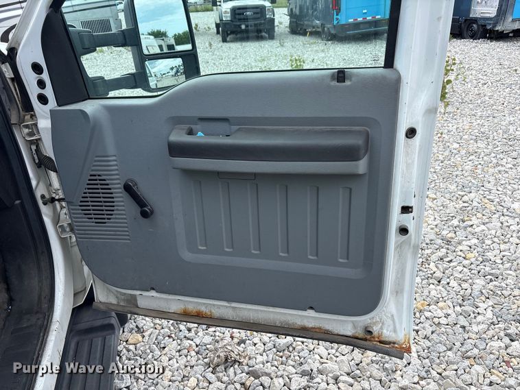 image for item YA3112 2013 Ford F450 Super Duty  utility / service truck